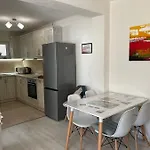 Positive - слънчев уют и голяма веранда в сърцето на Petrich (Blagoevgrad)