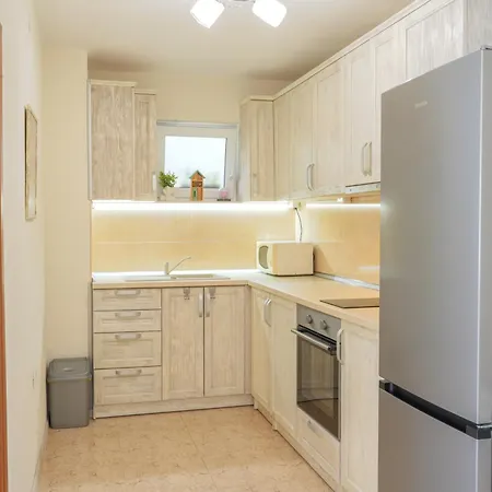 Apartamento Positive - слънчев уют и голяма веранда в сърцето на *