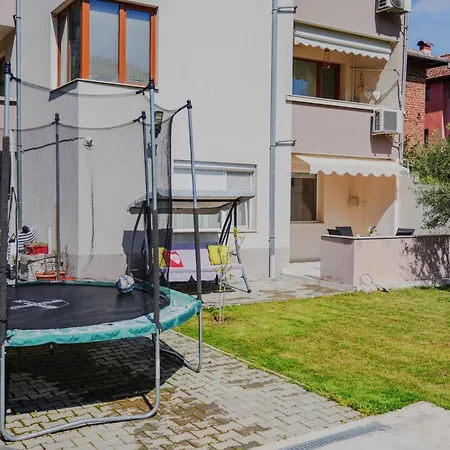 Positive - слънчев уют и голяма веранда в сърцето на Petrich (Blagoevgrad)